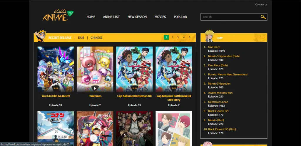 Menikmati anime kesayangan Gambar orang menonton anime online