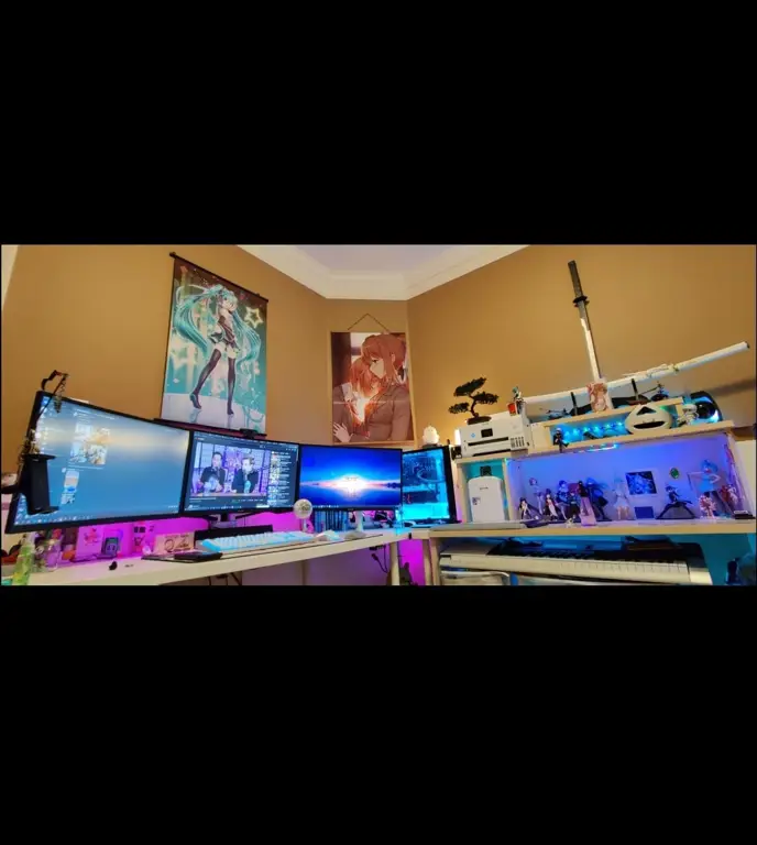 Setup Sempurna untuk Maraton Anime Gambar setup menonton anime yang nyaman dan lengkap dengan camilan
