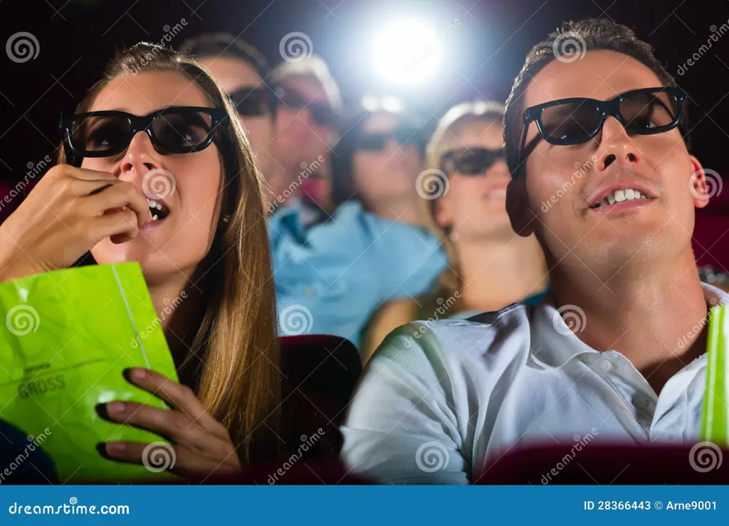 Pengalaman menonton anime di CGV Orang-orang sedang menonton film anime di bioskop CGV