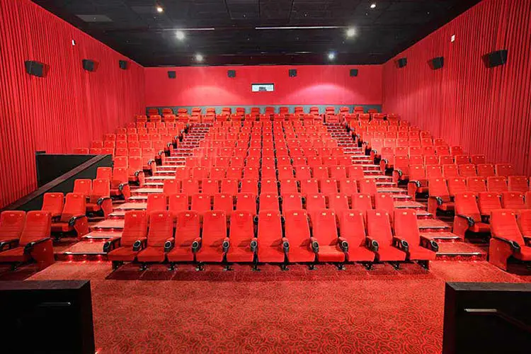 Menemukan Bioskop CGV Terdekat Gambar eksterior bioskop CGV di Indonesia