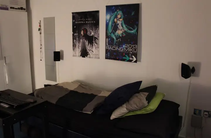 Suasana Menonton Anime yang Nyaman Gambar pengaturan menonton anime yang nyaman