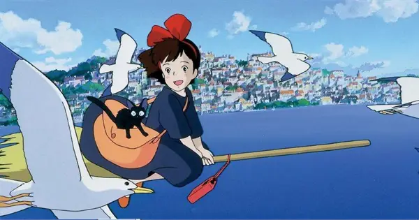 Penonton antusias menyaksikan film anime Suasana bioskop saat pemutaran film anime