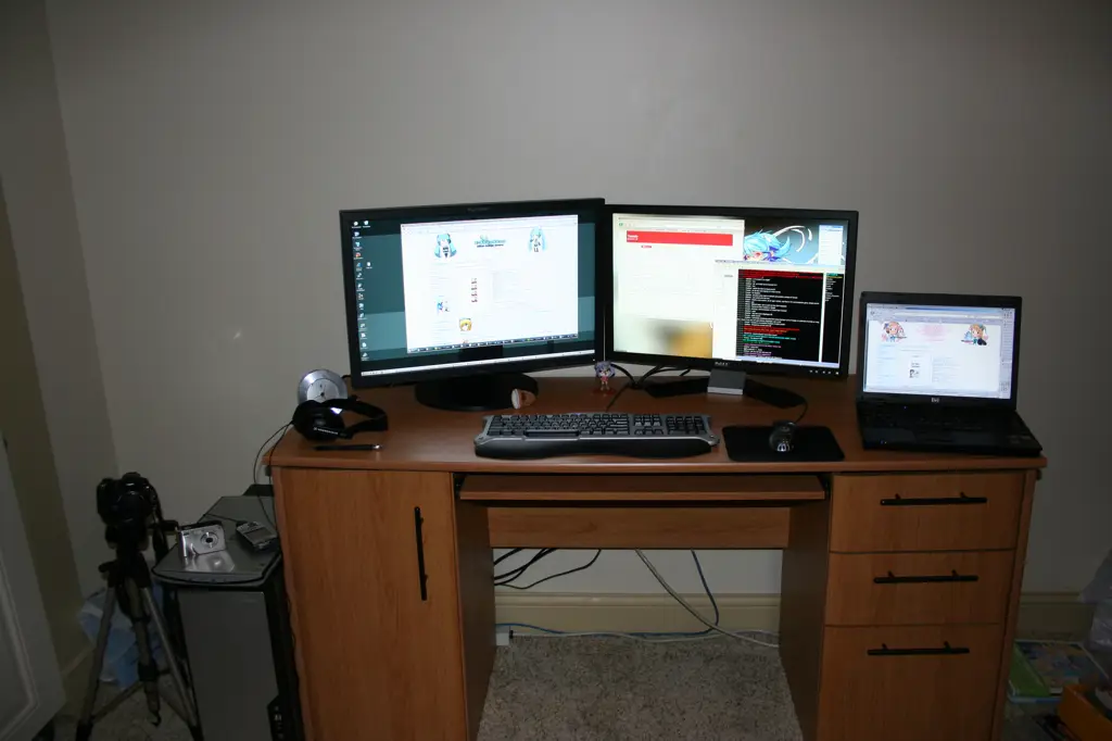 Setup Menonton Anime yang Nyaman Gambar setup menonton anime yang nyaman