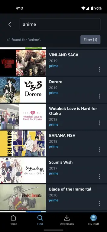 Menikmati Anime di Perangkat Anda Seseorang menonton anime di tablet
